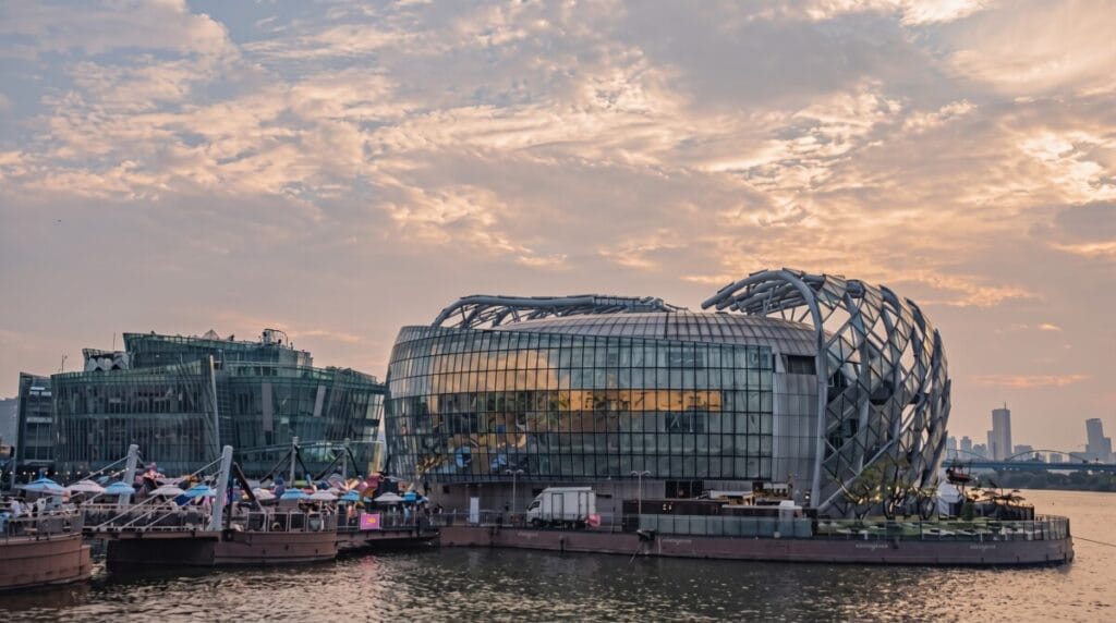 Some Sevit floating islands near Banpo Bridge at sunset, Seoul