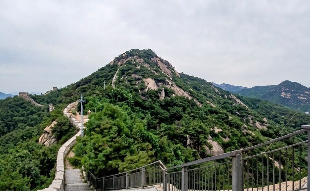 Seoul Fortress Wall trail winding up Inwangsan's peak